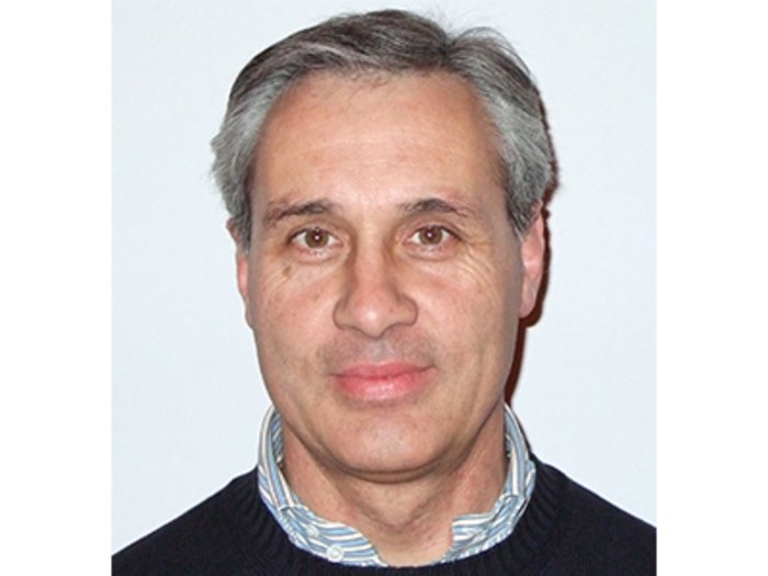 Gemeinderatswahlen 2020: Handwerker vertreten Wirtschaft und Gesellschaft Porträt eines älteren Mannes mit grauen Haaren vor weißem Hintergrund