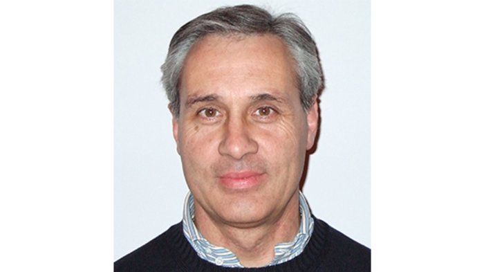 Gemeinderatswahlen 2020: Handwerker vertreten Wirtschaft und Gesellschaft Porträt eines älteren Mannes mit grauen Haaren vor weißem Hintergrund