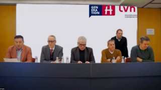 Webinare Sechs Männer bei einer Pressekonferenz vor Generation-H- und LVH-Logos