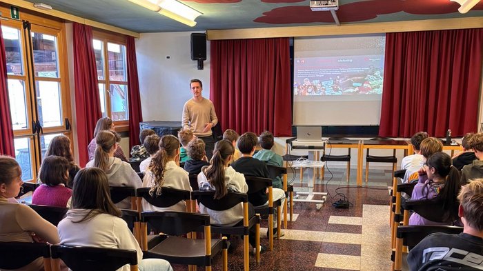 Junghandwerker/innen im lvh und Hoteliers- und Gastwirtejugend (HGJ) zu Gast in der Mittelschule Stern / La Villa Junghandwerker/innen im lvh und Hoteliers- und Gastwirtejugend (HGJ) zu Gast in der Mittelschule Stern / La Villa