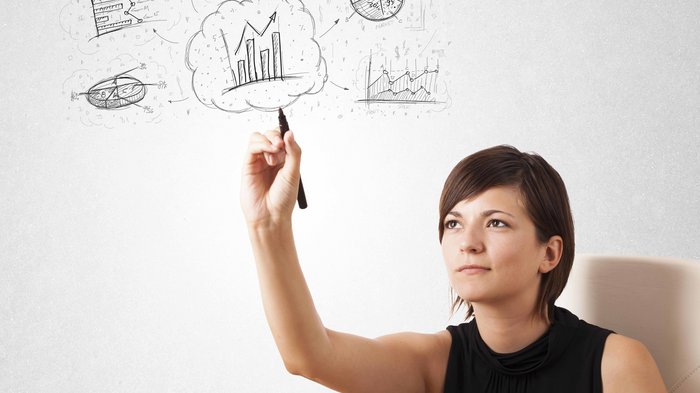 IRE e Banca d’Italia: pubblicato un nuovo studio su incertezza e investimenti delle imprese in Alto Adige Donna che disegna vari grafici e diagrammi su una superficie trasparente