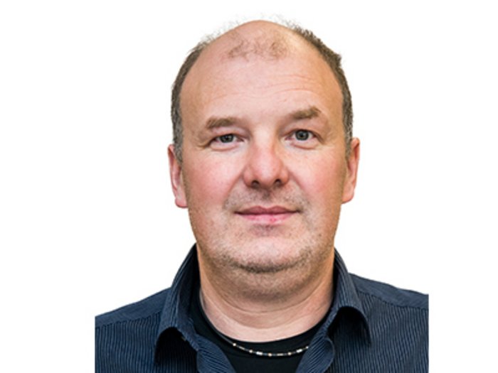 Gemeinderatswahlen 2020: Handwerker vertreten Wirtschaft und Gesellschaft Porträt eines Mannes mit blauem Hemd vor weißem Hintergrund