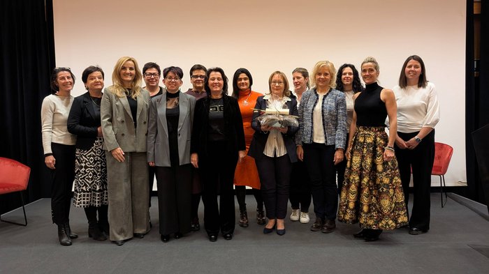 Snellire la burocrazia: un impegno comune Snellire la burocrazia: un impegno comune