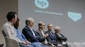 Anlaufstelle für Künstliche Intelligenz vorgestellt Paneldiskussion mit sechs Personen bei der Hoteliers- und Gastwirteverband Veranstaltung