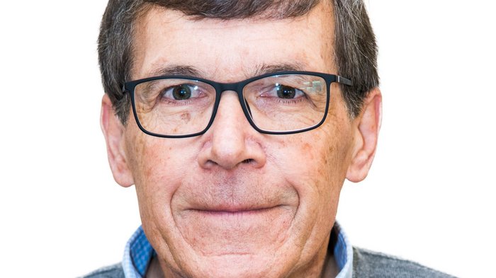 Martin Mumelter, Obmann der Kommunikationstechniker im lvh – lvh.apa Porträt eines Mannes mittleren Alters mit Brille und grauem Pullover