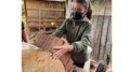 Das „Lebende Handwerk“ in Kaltern Jugendliche baut mit Ziegelsteinen im Outdoor-Workshop