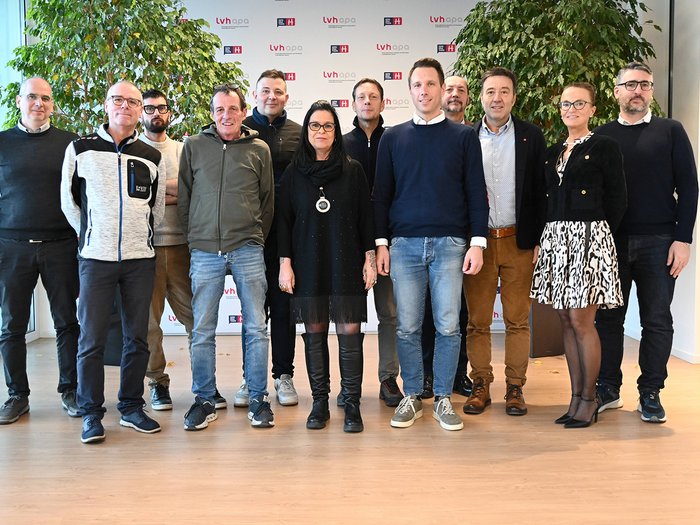 Variables Lohnelement auch für 2026 bestätigt Gruppe von elf Personen vor LVH APA Bewerbungshintergrund