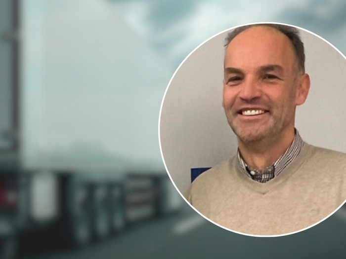 Öhler: „Die Kluft zwischen Luftschlössern und Realität ist zu groß“ Lächelnder Mann vor unscharfem Lastwagen auf der Straße