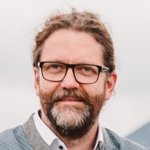 Burggrafenamt Porträt eines Mannes mit Brille und Bart vor unscharfem Hintergrund