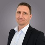 Das lvh-Team Porträt eines Mannes in Anzug vor grauem Hintergrund