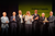 Home Persone applaudono durante una cerimonia con Andreas Cappello sullo sfondo