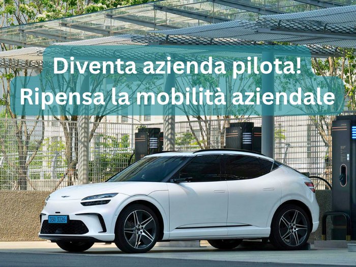 Gestione della mobilità aziendale Auto elettrico bianco in ricarica in area urbana