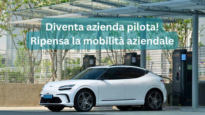 Gestione della mobilità aziendale Auto elettrico bianco in ricarica in area urbana