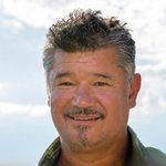 Bozen Land Porträt eines lächelnden Mannes mit kurzem lockigem Haar