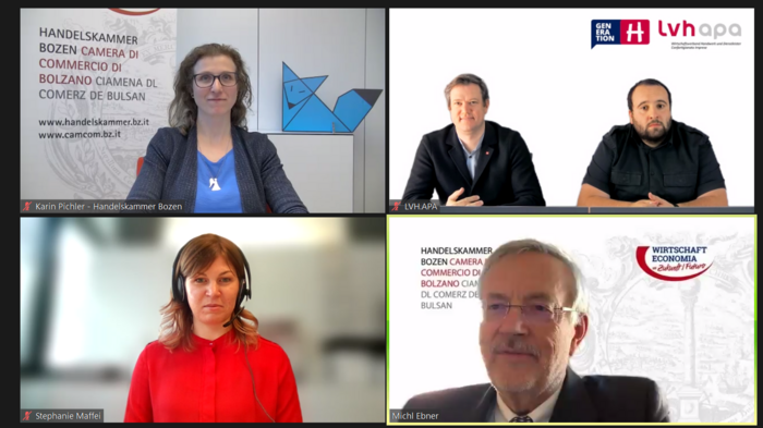 Unternehmen über Rechtsrahmen und Installation von Photovoltaik-Anlagen informiert Videokonferenz mit vier Personen von Handelskammer Bozen und LVH APA