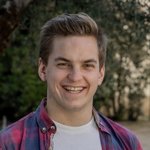 Bozen Land junger mann mit kariertem hemd lächelt im freien