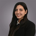 Das lvh-Team Porträt einer lächelnden Frau mit langen schwarzen Haaren und schwarzem Blazer