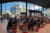 Home Il pubblico ascolta un relatore in una sala moderna e luminosa