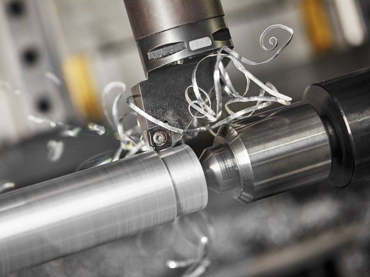 Congegnatori meccanici e attrezzisti Lavorazione del metallo su tornio con trucioli metallici