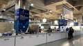 A Bolzano tutto pronto per i campionati mondiali dei mestieri WorldSkills Area di gara piastrellatura con partecipanti e attrezzi alla WorldSkills Competition 2022