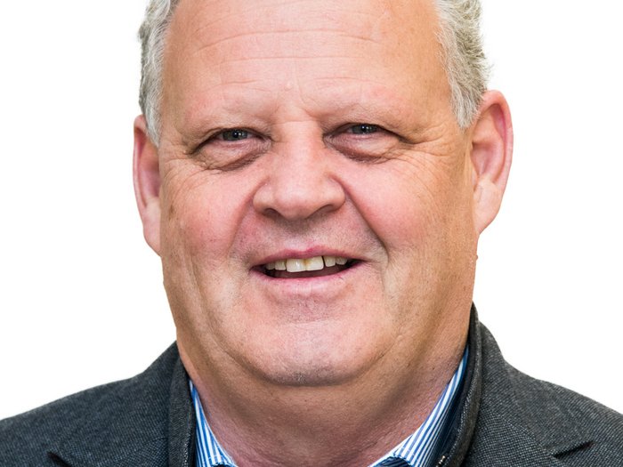 Verspätete Zahlungen bringen KSM in eine schwere Lage Porträt eines lächelnden älteren Mannes mit grauen Locken