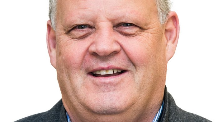 Verspätete Zahlungen bringen KSM in eine schwere Lage Porträt eines lächelnden älteren Mannes mit grauen Locken