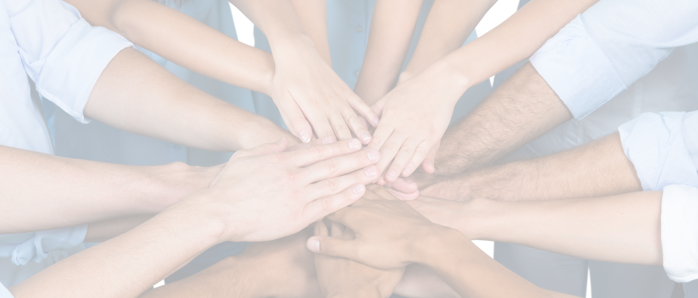 Meltina Più mani sovrapposte a simboleggiare lavoro di squadra