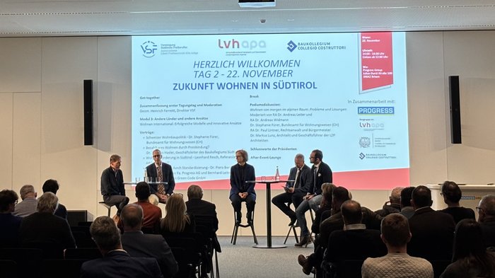 Zukunft Wohnen in Südtirol Podiumsdiskussion zum Thema Zukunft Wohnen in Südtirol mit Publikum