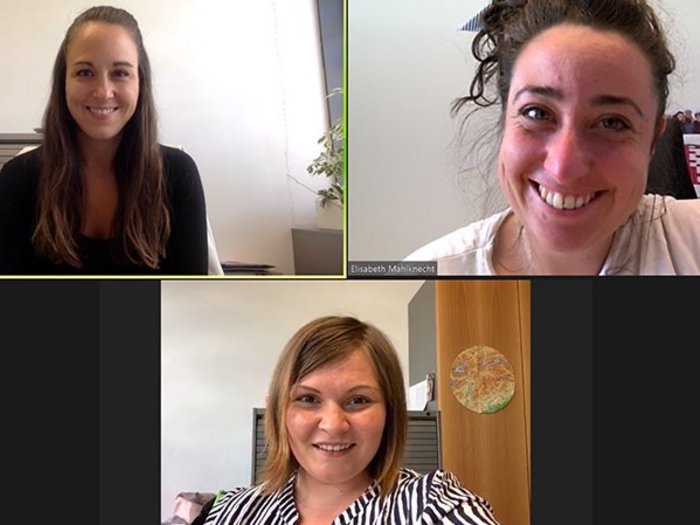 Mittelschulen Sarntal, Terlan und Sand in Taufers wurden per Videobotschaft prämiert Drei Frauen in Videokonferenz mit Büroumgebung im Hintergrund