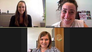 News Drei Frauen in Videokonferenz mit Büroumgebung im Hintergrund