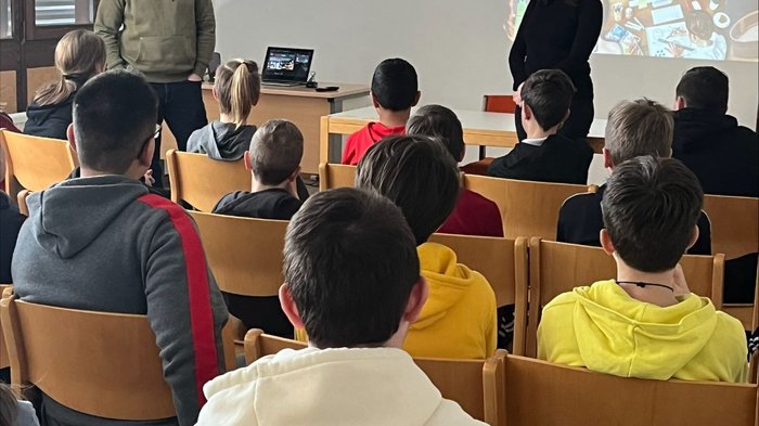 Mittelschule Glurns: Traumberufe im Gastgewerbe und Handwerk vorgestellt Schulklasse hört Vortrag zu verschiedenen Handwerksberufen