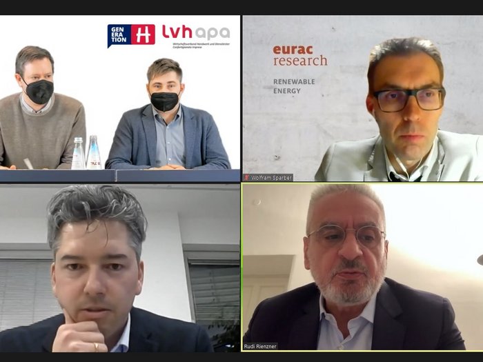 Prezzi energetici in aumento. E ora? Riunione virtuale con quattro partecipanti, due indossano mascherine, due no