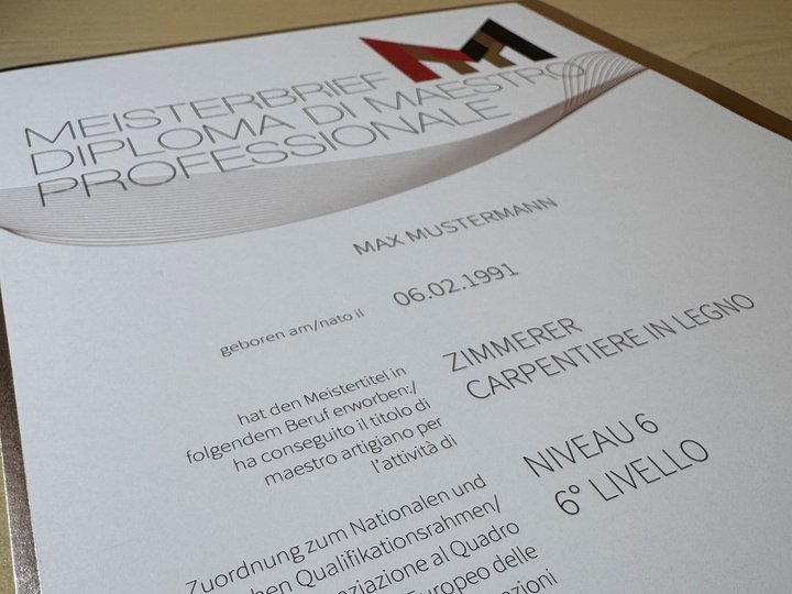 Formazione dei maestri professionali Diploma di maestro carpentiere Max Mustermann con data di nascita 06.02.1991