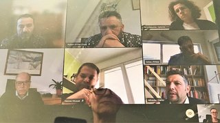 News Videoanruf mit mehreren Personen im Gespräch