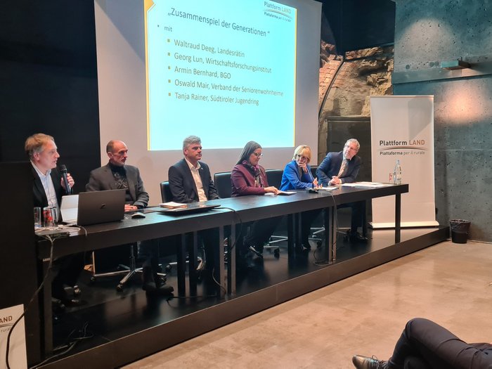 © Plattform Land Podiumsdiskussion über Generationenzusammenarbeit bei Plattform LAND Event