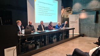 © Plattform Land Podiumsdiskussion über Generationenzusammenarbeit bei Plattform LAND Event