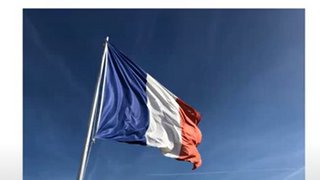 Webinare Französische Flagge vor blauem Himmel, Arbeiten in Frankreich