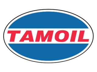 Convenzioni Logo Tamoil con scritta rossa su sfondo blu e bianco