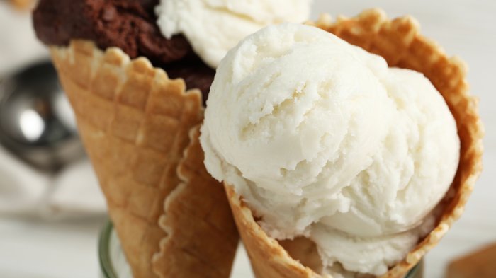 Flächenverbrauch nimmt weiter zu Zwei Waffel-Eistüten mit Vanille- und Schokoladeneis