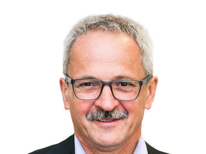 Frächter: Lage am Brenner spitzt sich weiter zu Porträt eines älteren Mannes mit Brille und grauen Haaren vor weißem Hintergrund