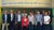 Gruppenfoto vor Wand mit Enrico Mattei Zitat in Italienisch