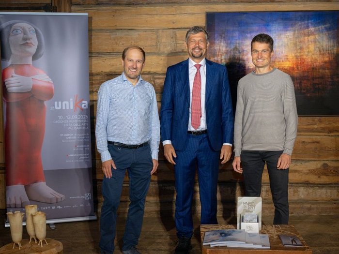 Die UNIKA-Kunstmesse 2026 präsentiert sich in einem neuen Rahmen: Sie ist Teil des art festiVal Gardena „Enes dl’ert“ Die UNIKA-Kunstmesse 2026 präsentiert sich in einem neuen Rahmen: Sie ist Teil des art festiVal Gardena „Enes dl’ert“
