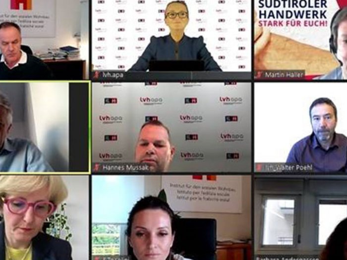 WOBI und lvh wollen enger zusammenarbeiten Screenshot eines Online-Videotreffens mit neun Teilnehmern in verschiedenen Umgebungen