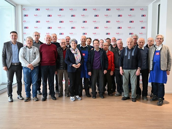 Stolz auf Erfahrung, Blick nach vorne Stolz auf Erfahrung, Blick nach vorne