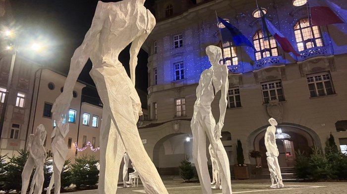 Kunst auf dem Rathausplatz – und ein Gespräch darüber, was sie auslöst Kunst auf dem Rathausplatz – und ein Gespräch darüber, was sie auslöst