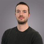 Das lvh-Team Porträt eines jungen Mannes mit kurzem Haar und Bart vor grauem Hintergrund