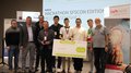 © lvh.apa Gruppenfoto der Gewinner des Hackathons SFSCON Edition mit großem Scheck