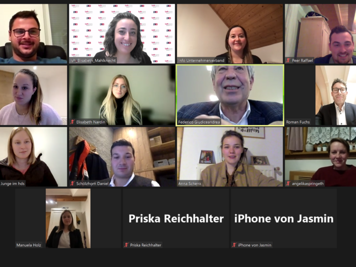 Junge Wirtschaft: Der Fachkräftemangel als große Herausforderung für 2022 Online-Videoanruf mit 14 Teilnehmern in einem Zoom-Meeting