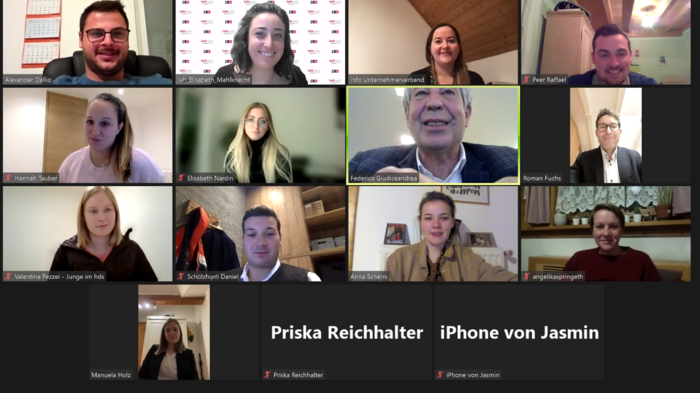 Junge Wirtschaft: Der Fachkräftemangel als große Herausforderung für 2022 Online-Videoanruf mit 14 Teilnehmern in einem Zoom-Meeting