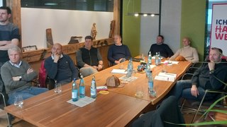 News Gruppe Männer in einem Konferenzraum bei einem Treffen